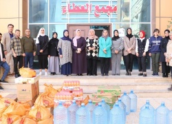 كلية الصيدلة تقيم حملة تطوعية بتوزيع سلات رمضانية على طالبات الاقسام الداخلية