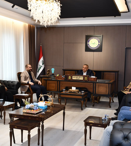 عميد كلية النباتات الطبية والصناعية يترأس اجتماع التحضيرات لإقامة المؤتمر العلمي الدولي الأول (1st ISCMIP 2026)