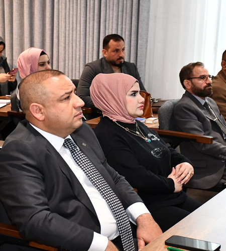 كلية النباتات الطبية والصناعية تناقش مقترح مشروع بحث لطلبة الدراسات العليا (الماجستير)