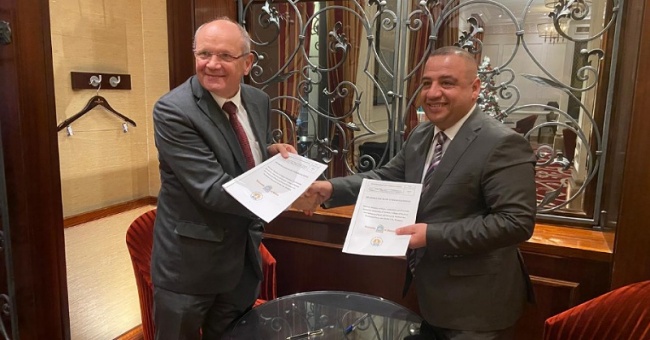 Signing of a memorandum of understanding between the Faculty of Medicinal and Industrial Plants and the Medicinal Plant Research Center in Budapest to enhance scientific cooperation