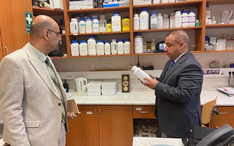  زيارة لتعزيز التعاون العلمي بين كلية النباتات الطبية والصناعية وجامعة ديبرسن - هنغاريا