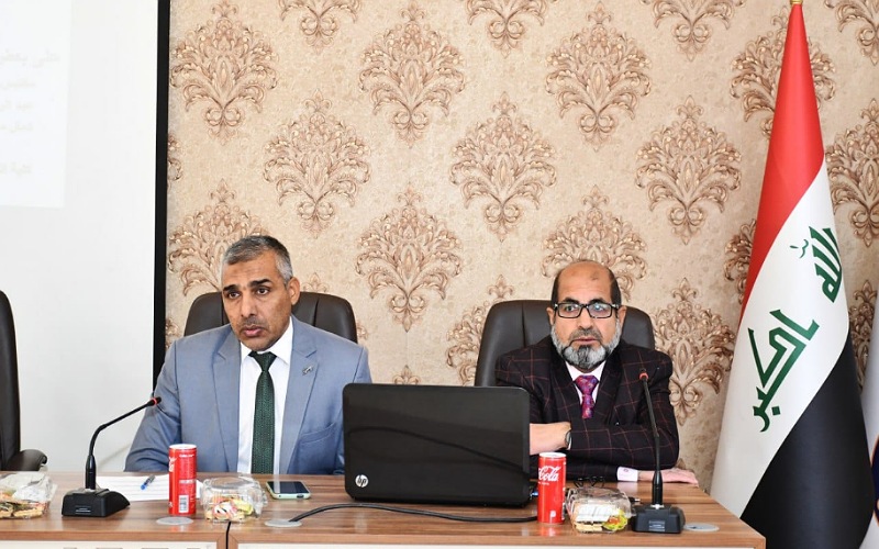 كلية النباتات الطبية والصناعية تناقش الحلقات الدراسية لطلبة الماجستير وتؤكد على استخدام البحوث الرصينة باللغة الإنجليزية