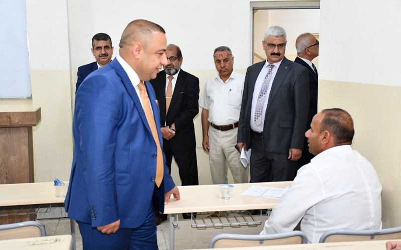 قام عميد الكلية الاستاذ الدكتور خالد خليل أحمد، بزيارة للقاعات الامتحانية في إطار جهوده المستمرة لدعم العملية التعليمية وتقديم الدعم للطلاب خلال فترة الامتحانات.