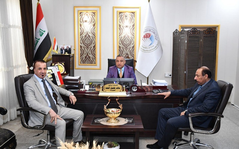 اللجنة المشرفة على الامتحانات النهائية تواصل زيارتها لكلية النباتات الطبية والصناعية وتشيد بتميزها في تطبيق نظام بولونيا