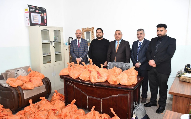 كلية النباتات الطبية والصناعية توزع 100 سلة رمضانية على طلبة الأقسام الداخلية