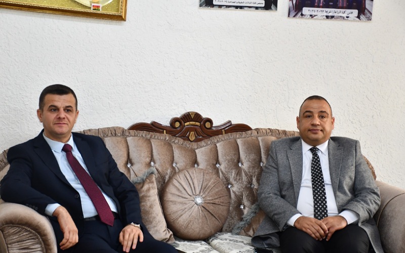 عميد كلية النباتات الطبية والصناعية يستقبل معاون العميد الجديد للشؤون الإدارية