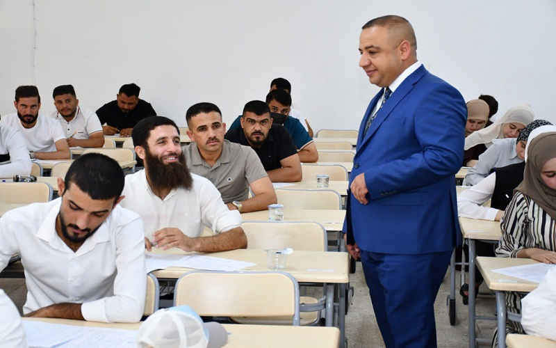 حرصاً على نجاح الطلبة… عميد كلية النباتات الطبية والصناعية يتابع عن كثب أداء المرحلة الأولى داخل القاعات الامتحانية