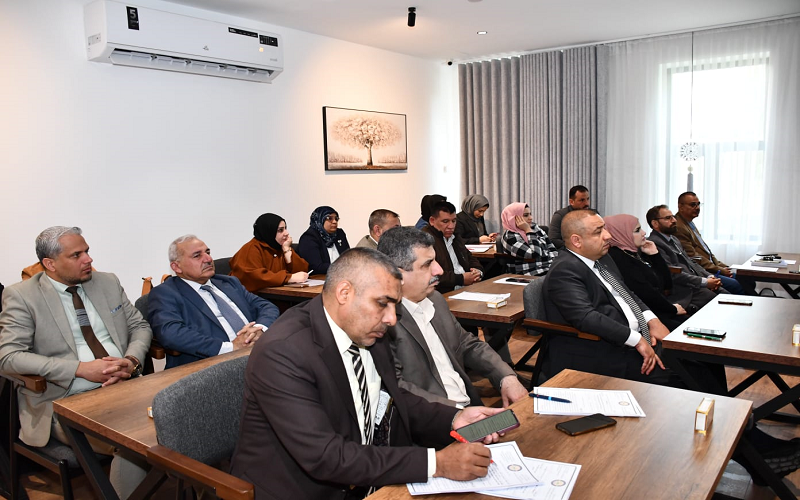 كلية النباتات الطبية والصناعية تناقش مقترح مشروع بحث لطلبة الدراسات العليا (الماجستير)