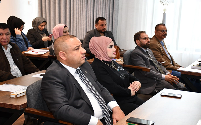 كلية النباتات الطبية والصناعية تناقش مقترح مشروع بحث لطلبة الدراسات العليا (الماجستير)