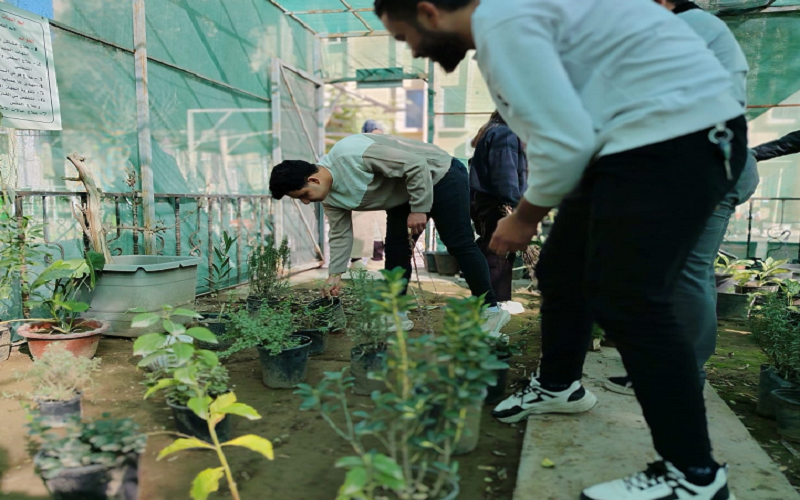 وحدة الأعمال التطوعية في كلية النباتات الطبية والصناعية تطلق حملات خدمية لدعم البيئة الجامعية ومؤسسات المجتمع