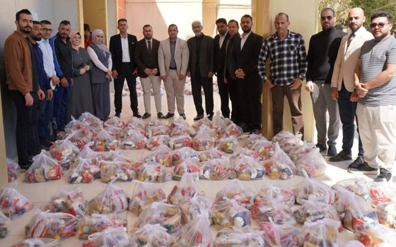 توزيع سلال غذائية على طلبة ...