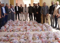 توزيع سلال غذائية على طلبة الأقسام الداخلية