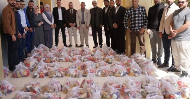 توزيع سلال غذائية على طلبة الأقسام الداخلية