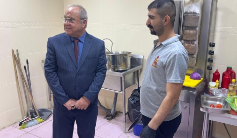 عميد كلية الإدارة والاقتصاد يتفقد الكافتيريا والبهو لضمان جودة الخدمات للطلبة