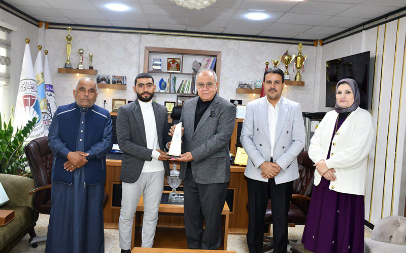 الجمعية العراقية للعلوم الإحصائية تكرّم طالب الإحصاء المتفوق بجامعة كركوك