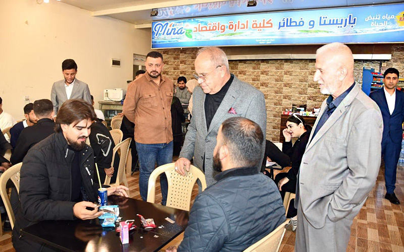 عميد كلية الإدارة والاقتصاد يطلع على خدمات الكافتيريا ويؤكد جودة الخدمات الطلابية