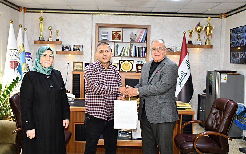 تكريم المتميزين في العمل التطوعي والأنشطة الطلابية بكلية الإدارة والاقتصاد