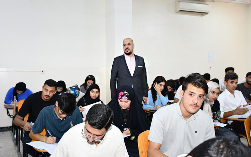 عمادة كلية الإدارة والاقتصاد تتابع سير امتحانات الدراسات الأولية والعليا