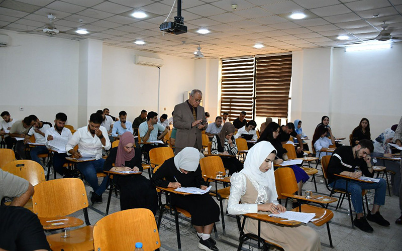 استمرار الامتحانات التقويمية في كلية الإدارة والاقتصاد بإشراف ومتابعة عميد الكلية