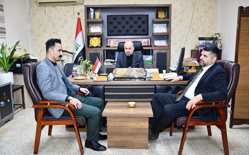 لجنة متابعة من رئاسة الجامعة تزور كلية الإدارة والاقتصاد