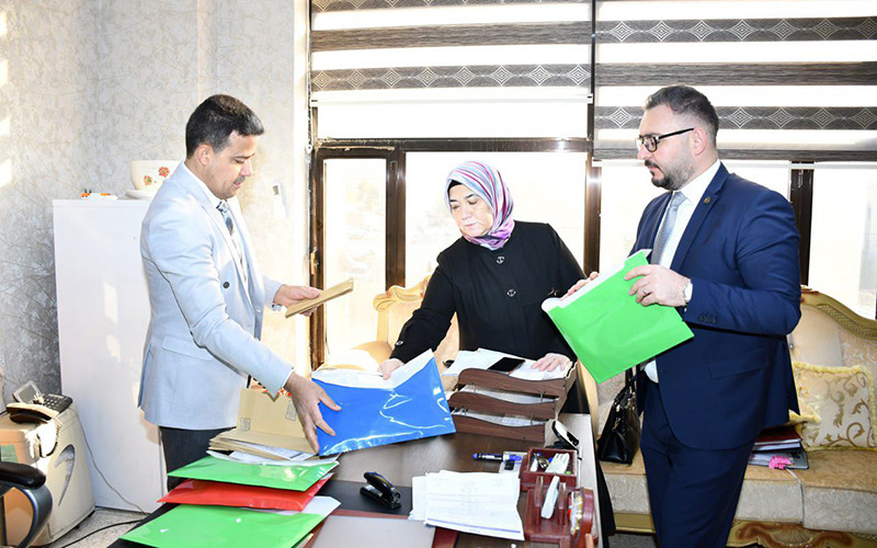 اللجنة المركزية لمتابعة الامتحانات تزور كلية الإدارة والاقتصاد