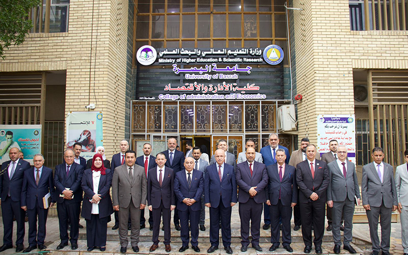 عميد كلية الإدارة والاقتصاد يشارك في اجتماع لجنة العمداء بجامعة البصرة ويُكرَّم بكتاب شكر