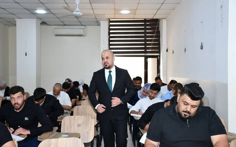 المعاون العلمي يواصل متابعة سير الامتحانات النهائية في كلية الإدارة والاقتصاد