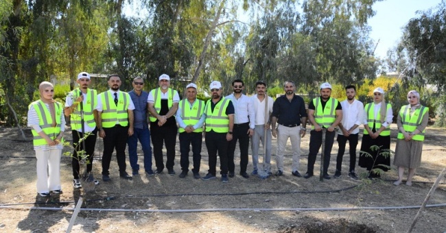 كلية الزراعة جامعة كركوك تنظم حملة تشجير داخل اروقتها بمناسبة اليوم الوطني