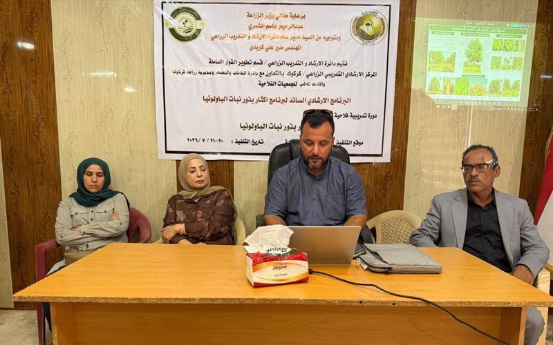 تدريسي من جامعة كركوك يحاضر في دورة تدريبية فلاحية حول إكثار نبات البالونيا
