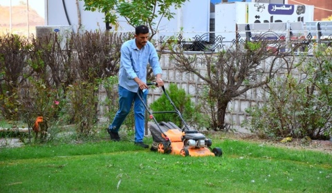 جامعة كركوك تواصل حملات التنظيف والاهتمام بالحدائق 