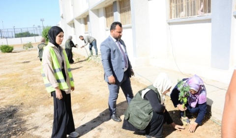 جامعة كركوك تسهم في مبادرة تشجير المدارس ورياض الأطفال