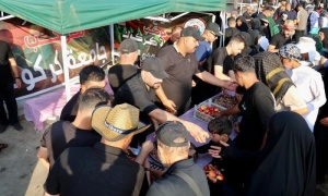 في كربلاء المقدسة.. موكب جامعة كركوك يخطف الانظار بخدماته الإنسانية لزائري اربعينية الإمام الحسين(عليه السلام)