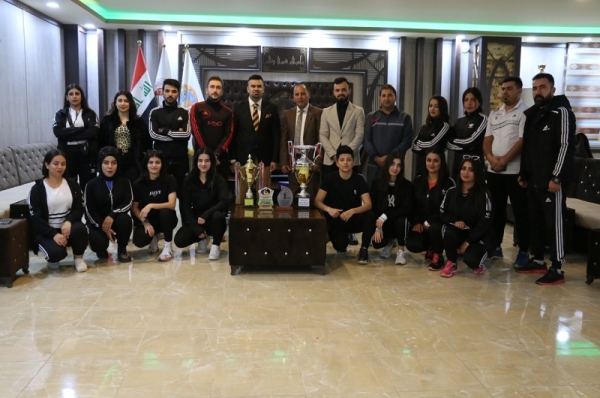 رئيس جامعة كركوك يكرم فريق الجامعة المشارك في بطولة الجامعات العراقية للريشة الطائرة