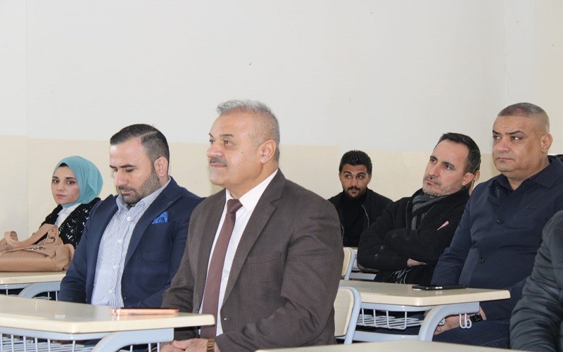 كلية الآداب تنظم ندوة ...