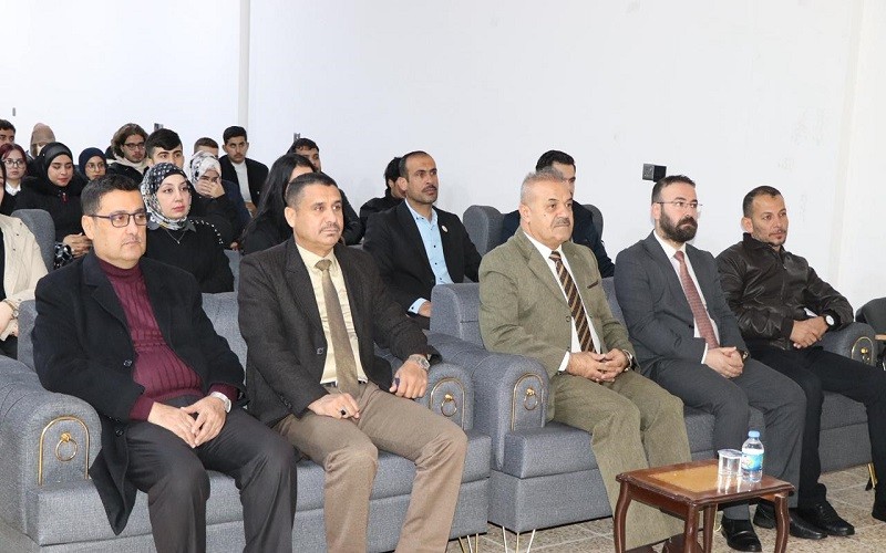 كلية الآداب تقيم ندوة ...