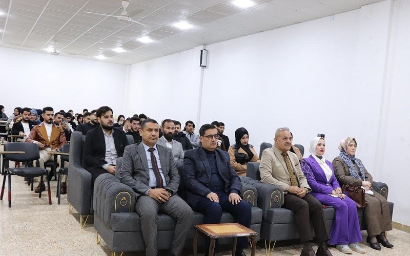 كلية الآداب تستضيف ...