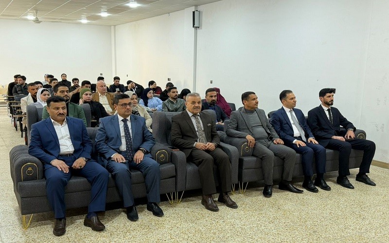 ندوة علمية في كلية ...