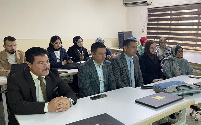 ندوة في كلية الآداب ...