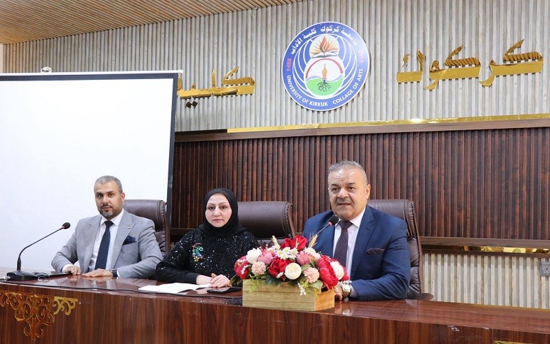 ندوة في كلية الآداب ...