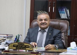 تهنئة عميد كلية الآداب بمناسبة السنة الميلادية الجديدة