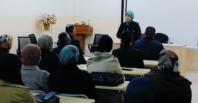 ورشة في كلية الآداب عن كتابة الرسالة والأطروحة