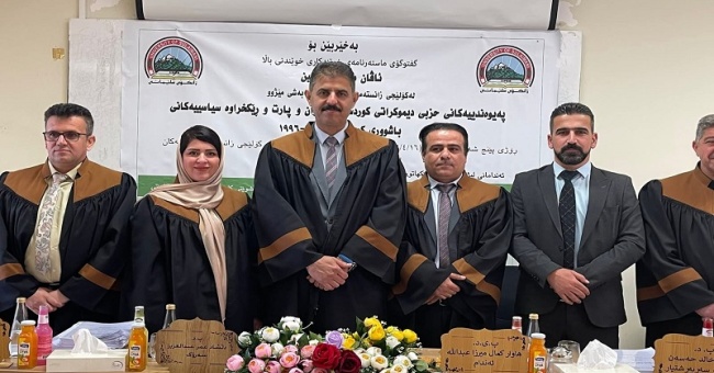تدریسي من كلية الآداب یترأس لجنة مناقشة رسالة ماجستیر في جامعة السلیمانیة