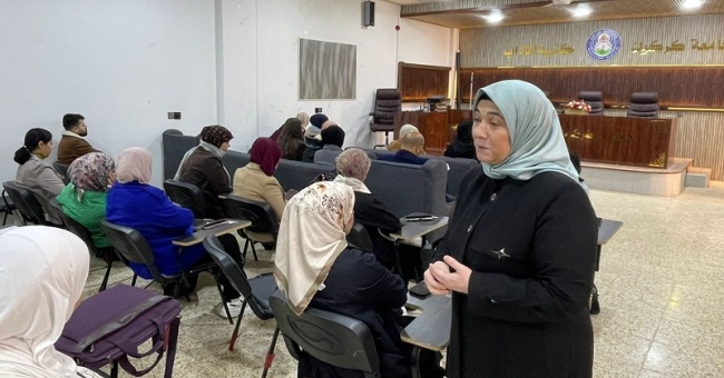 ورشة علمية في كلية الآداب عن القراءة وجمع المعلومات