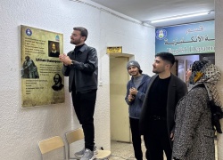 تنظيم وإعداد بوسترات في كلية الآداب لعلماء بالأدب الإنكليزي