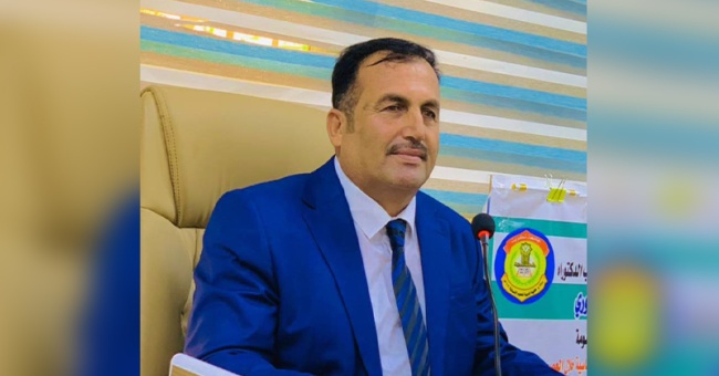 تدريسي من كلية الآداب يشارك ببحث في مؤتمر عن الذكاء الاصطناعي