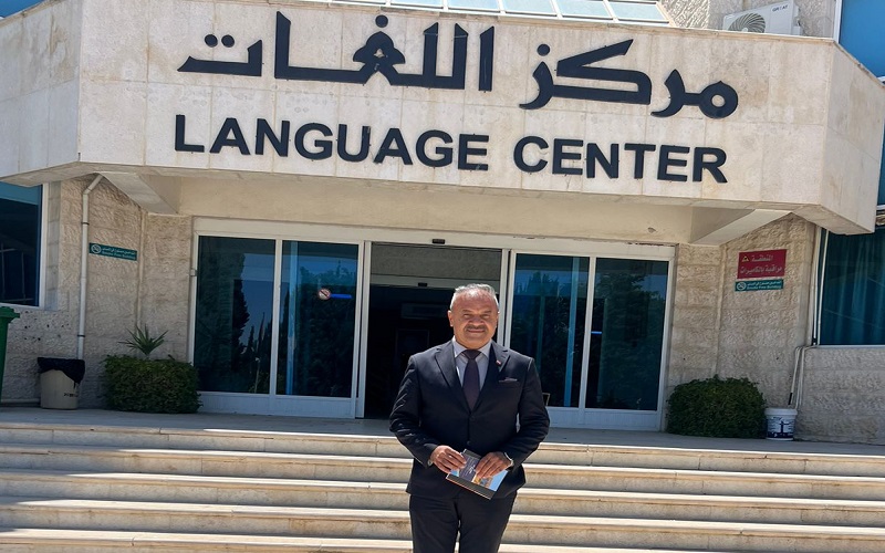 Dean of the College of Arts Visits the Language Center at the University of Jordan