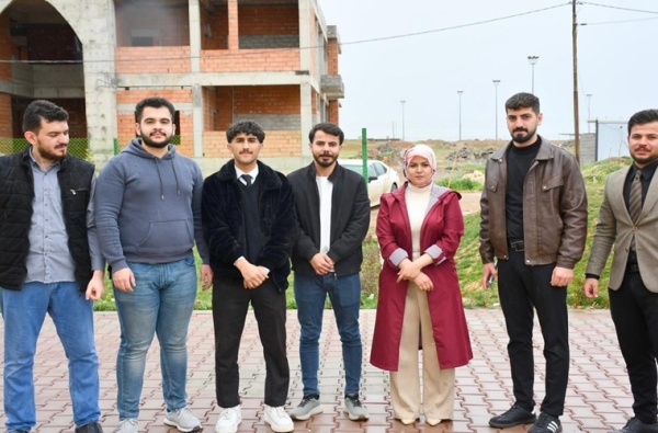 تكريم طلبة متميزين في جامعة كركوك لمشاركتهم الفاعلة في حملة التشجير وتعزيز المساحات الخضراء