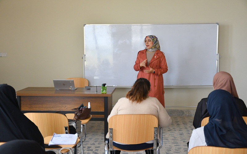 A Scientific Seminar Entitled: (Training in the Use of Administrative Skills and Scientific Techniques in the Labor Market)