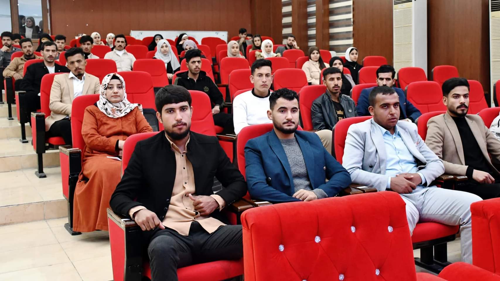 ندوة علمية عن دلالات الخطاب النقدي في مؤلفات الدكتور صالح