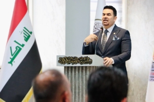 The President of Kirkuk University honors students participating in targeted development courses and affirms his support for them.